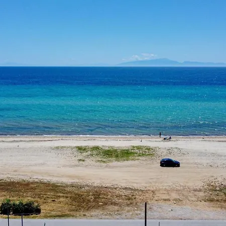 οn The Wave, 2 Studios,1 *
