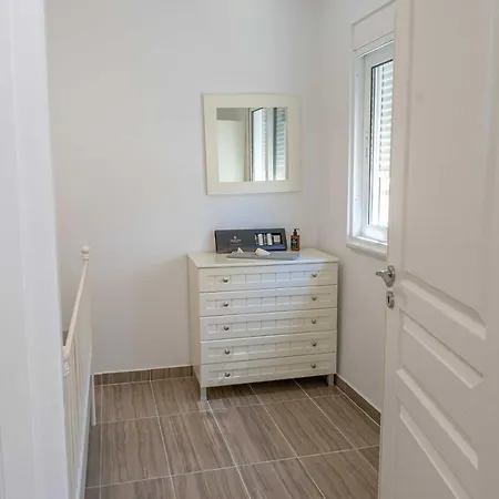 οn The Wave, 2 Studios,1 Apartment