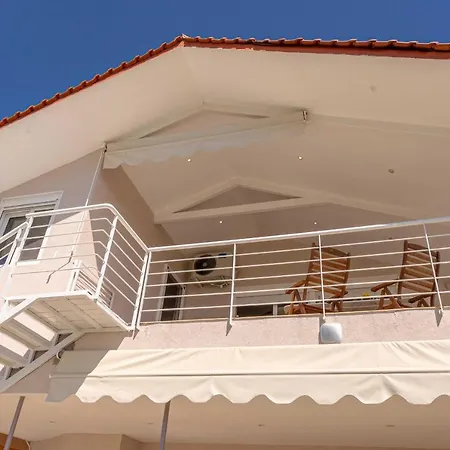 οn The Wave, 2 Studios,1 Apartment